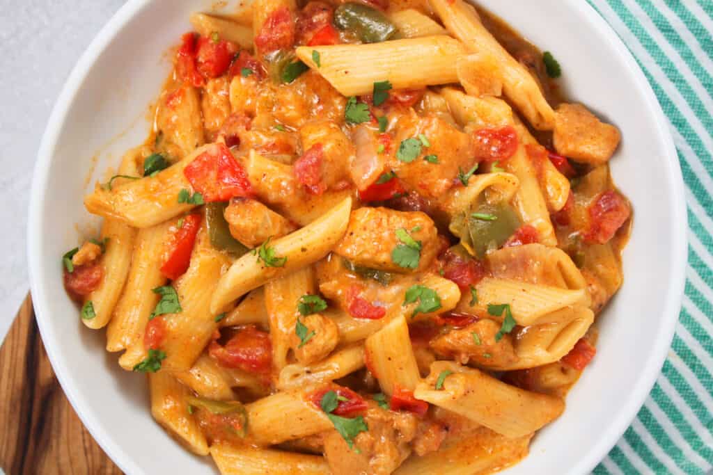 One Pot Chicken Fajita Pasta (Instant Pot Pasta Recipe)