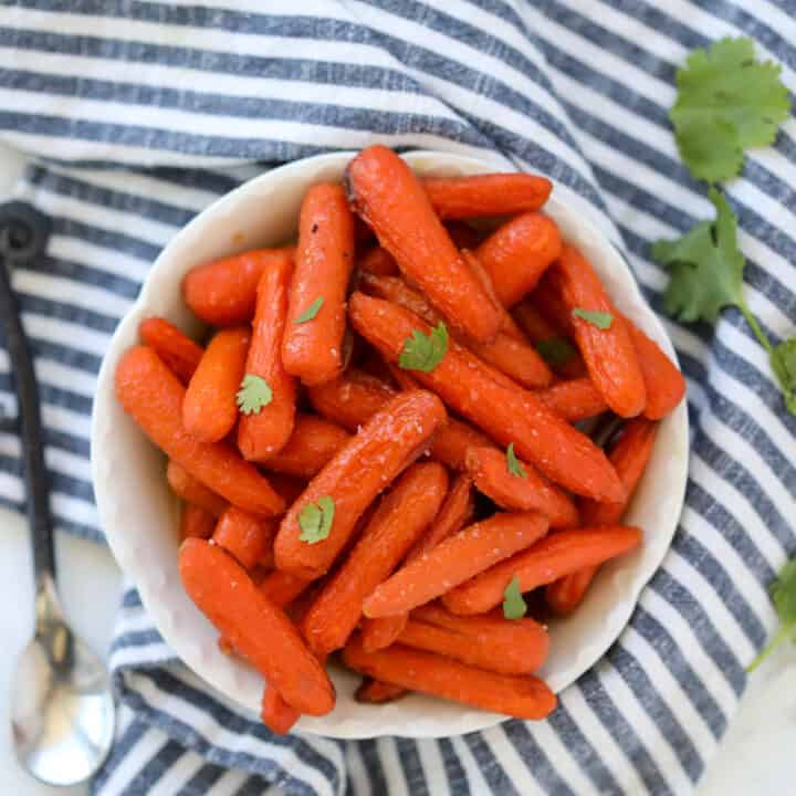 Maple Glazed Air Fryer Carrots (Air Fryer Baby Carrots)