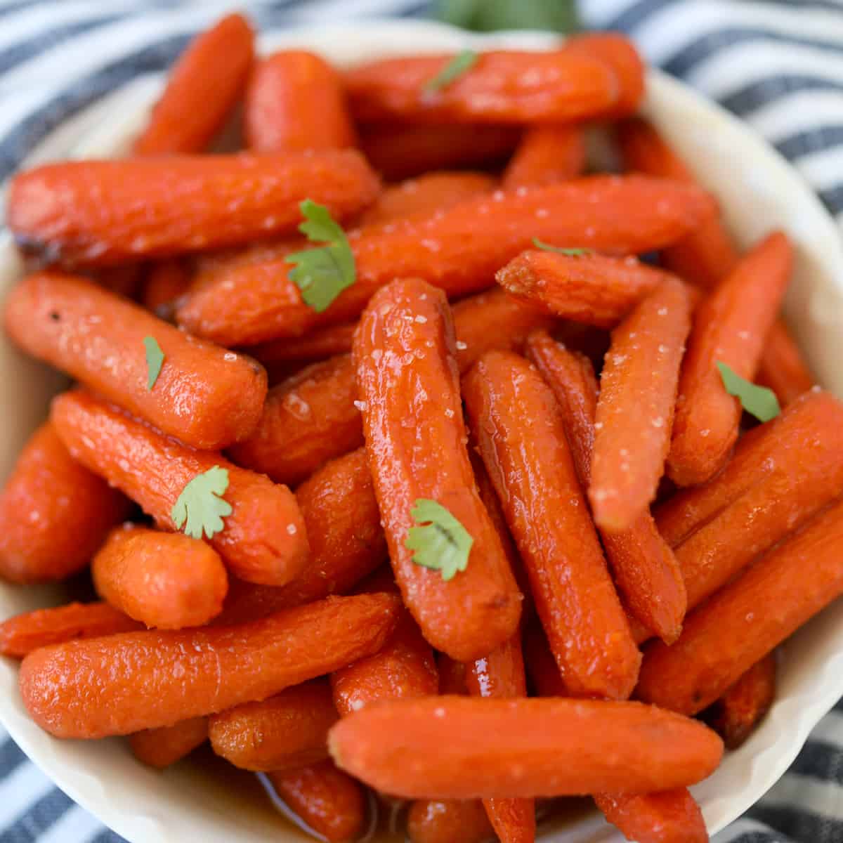 Maple Glazed Air Fryer Carrots (Air Fryer Baby Carrots)
