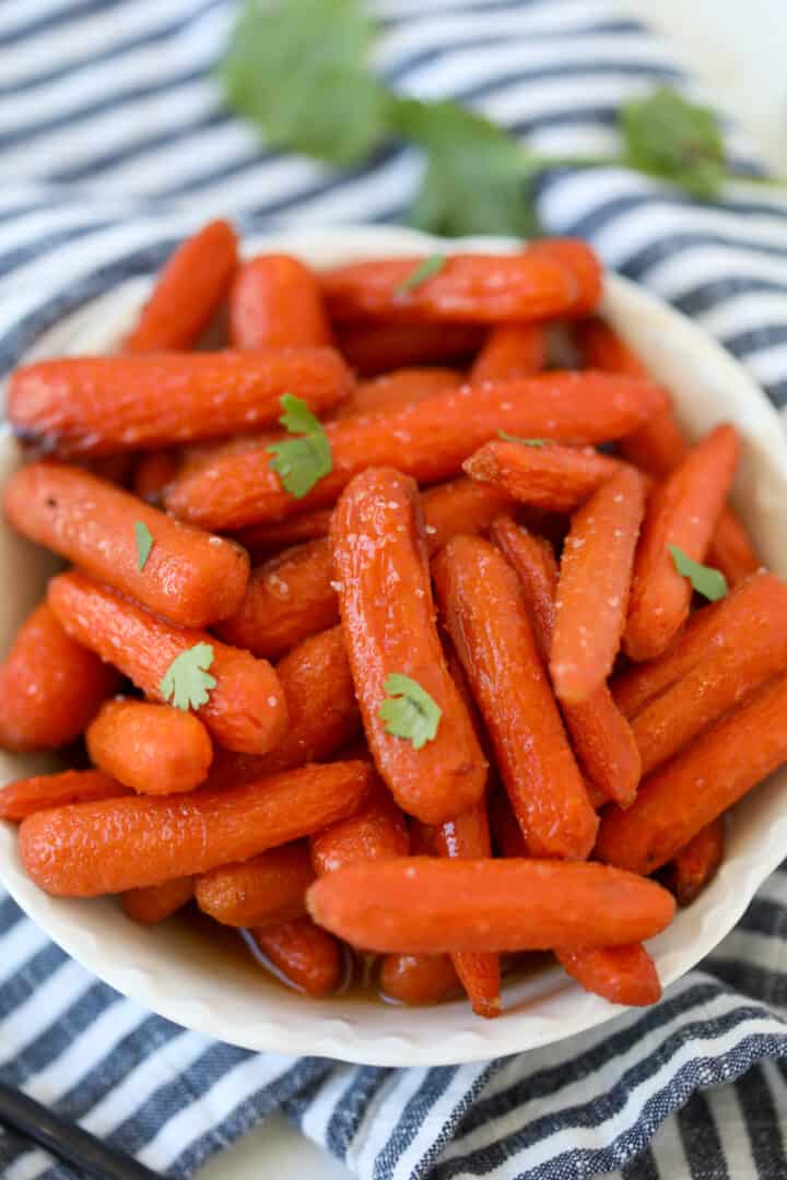 Maple Glazed Air Fryer Carrots (Air Fryer Baby Carrots)