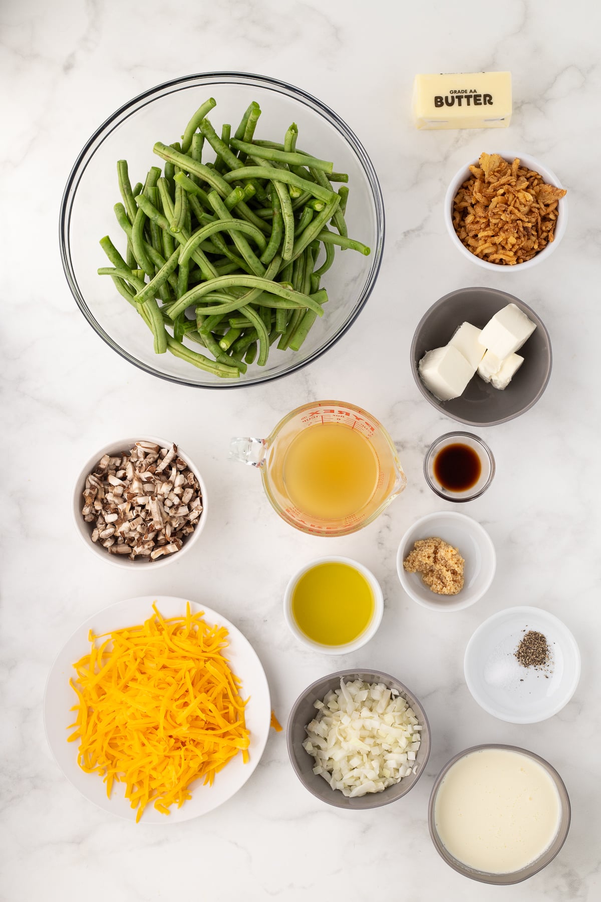 what's in a green bean casserole with cream cheese sauce